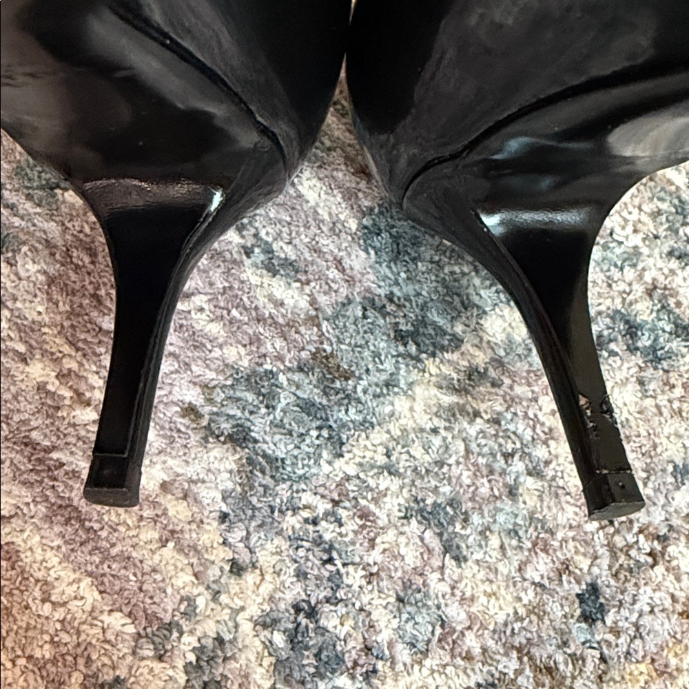 Valentino Garavani Black and White Patent Leather Heels - Picture 10 of 11